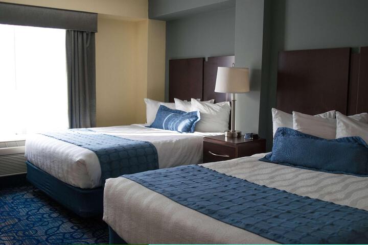 2 Queen Beds - Wireless High Speed Internet Accessible Microwave and Refrigerator Pillowto (9 of 12)
