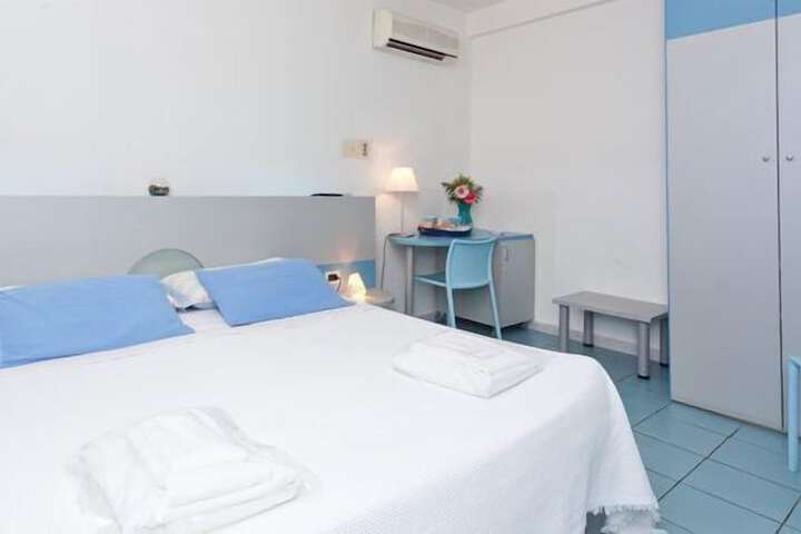 Room 6 of 27