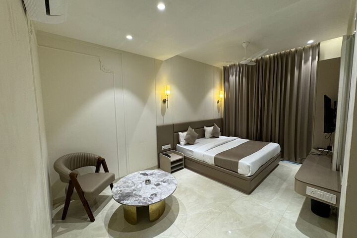 Room 2 of 12