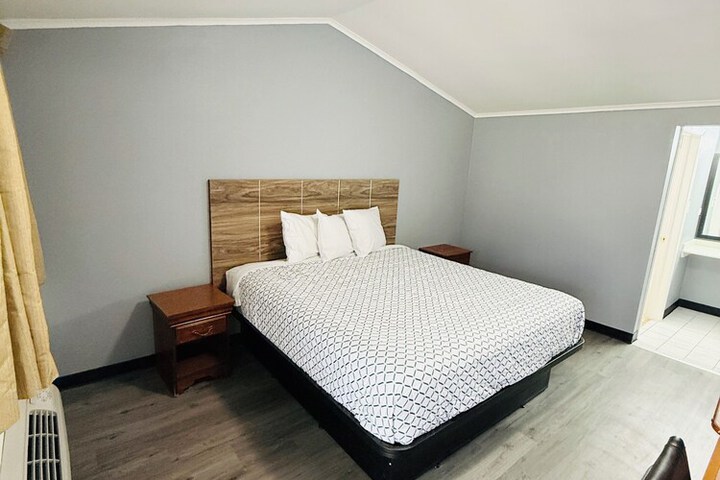 Room 3 of 7