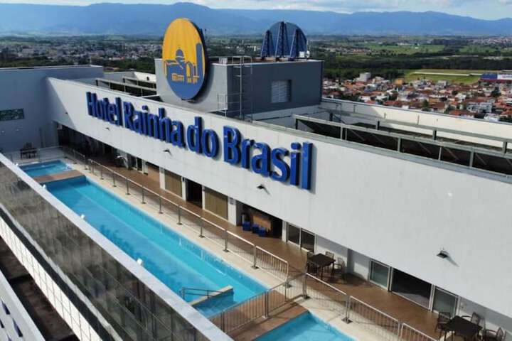 Pool Hotel