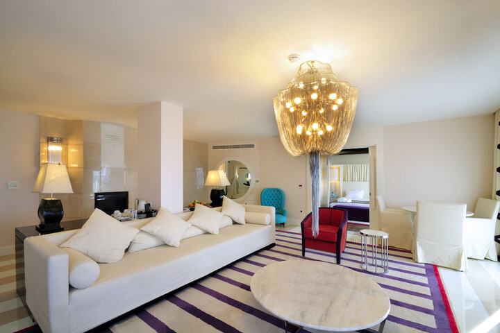 Room 15 of 79