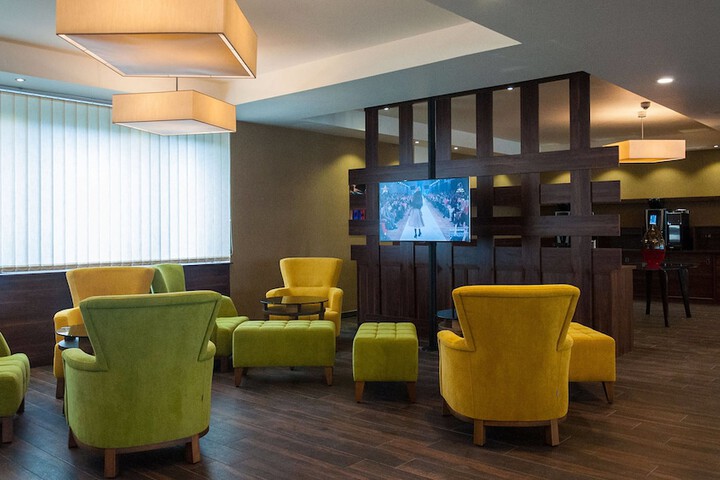 Lounge 39 of 48