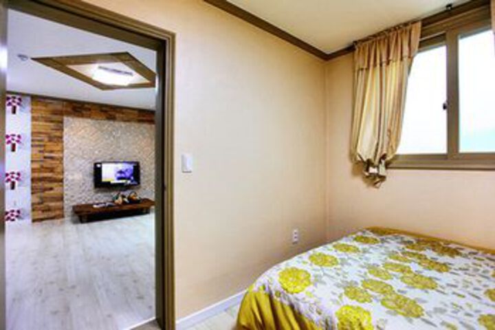 Room 16 of 53