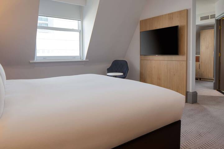 Room 14 of 103