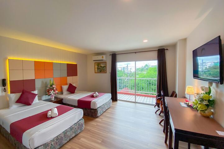Room 7 of 28