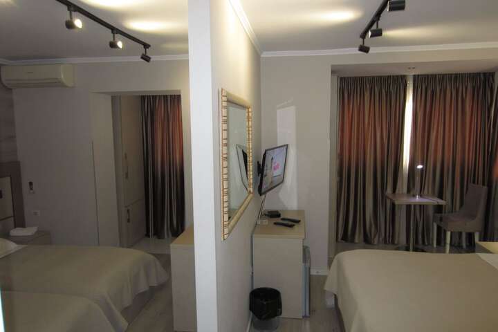 Room 43 of 74