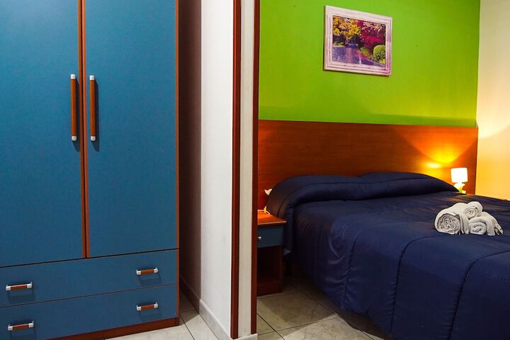 Room 16 of 120