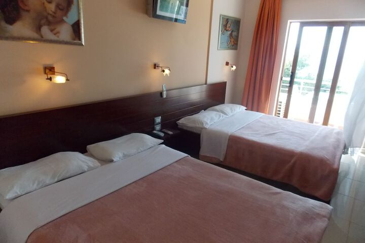 Room 10 of 135