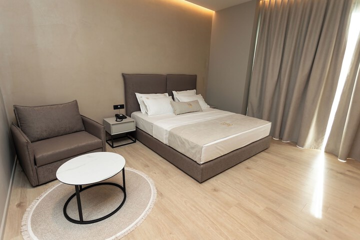 Room 2 of 6