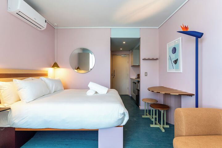 Room 8 of 104