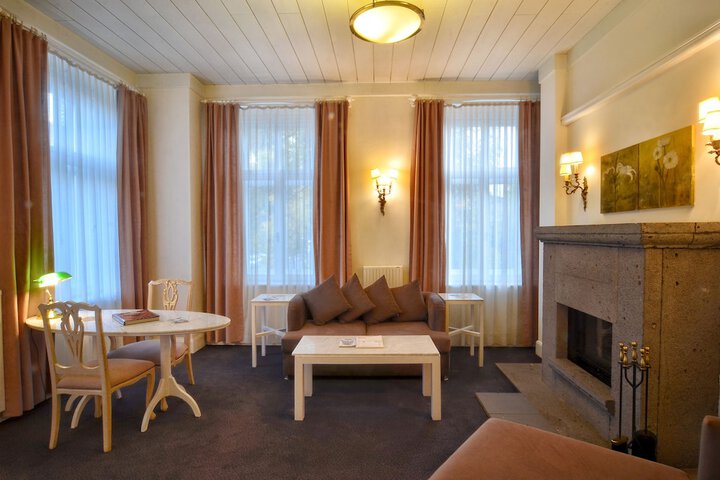 Room 32 of 63