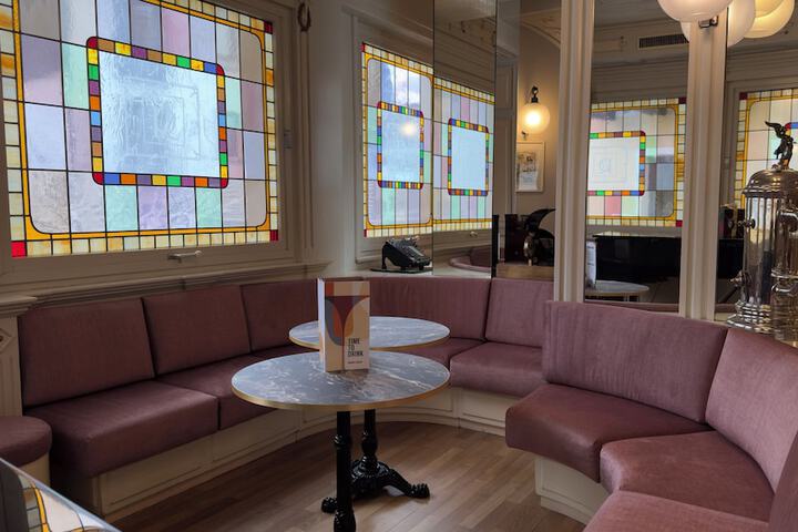 Lounge 65 of 73
