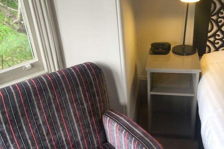 Room 8 of 50
