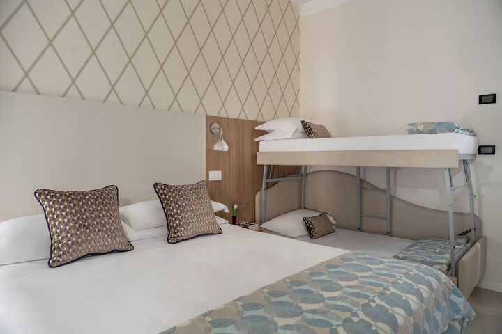 Room 33 of 89