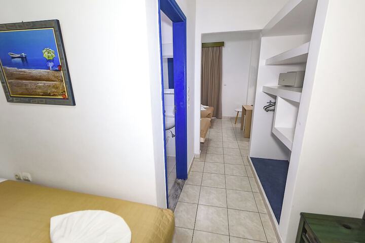 Room 15 of 33