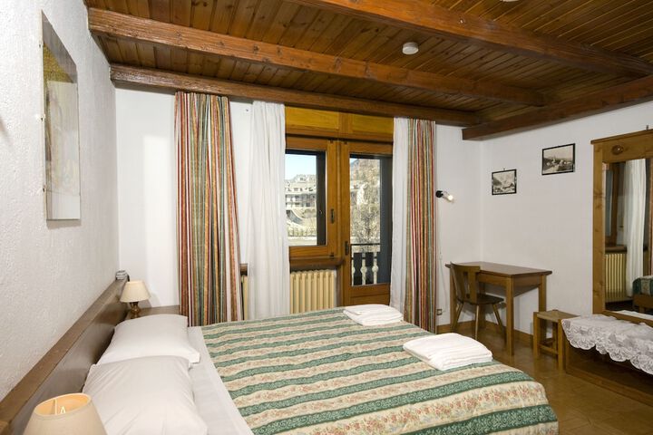 Room 3 of 51