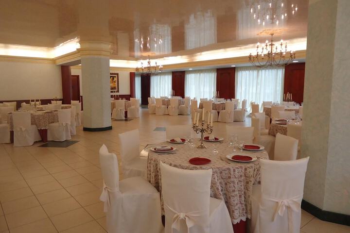 Ballroom/Hall 22 of 52