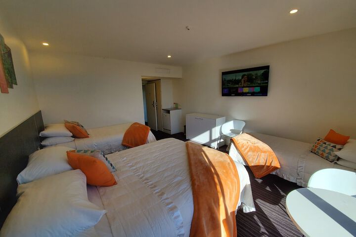 Room 15 of 118