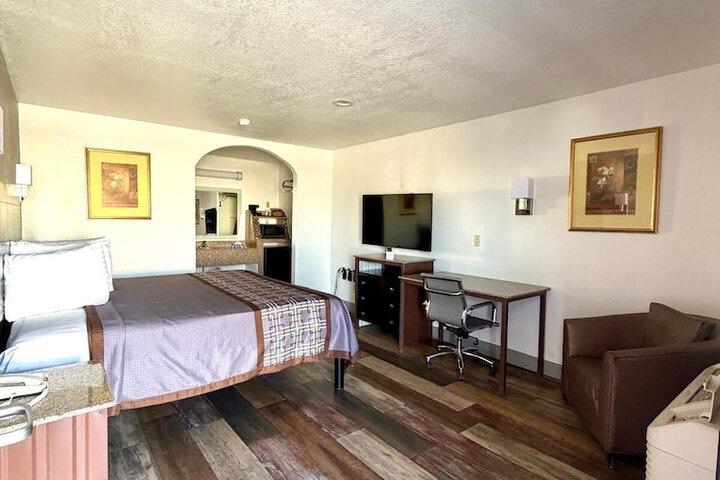 Room 5 of 12