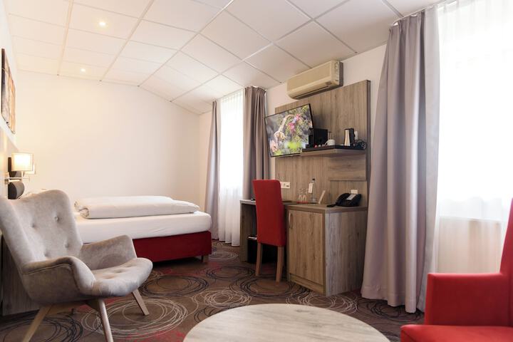 Room 13 of 48
