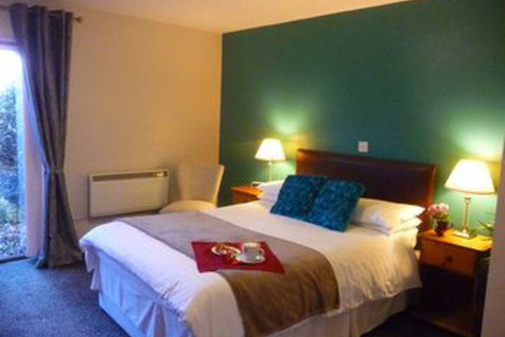 Room 11 of 25