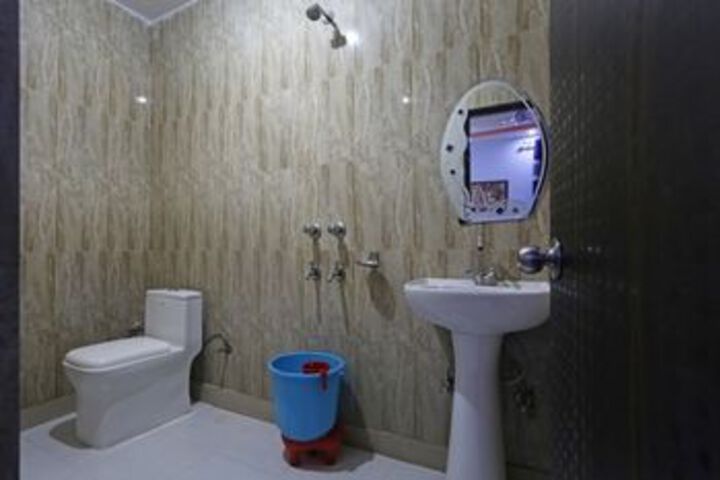 Room 4 of 32