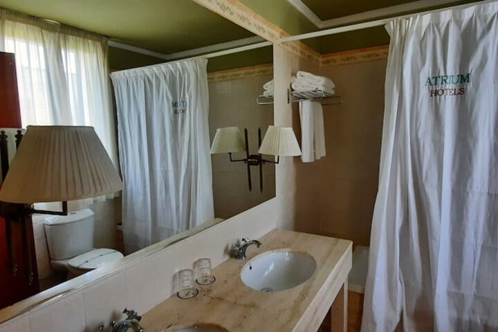 Room 15 of 76
