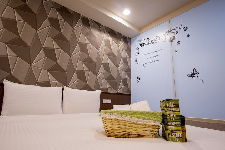 Room 3 of 36