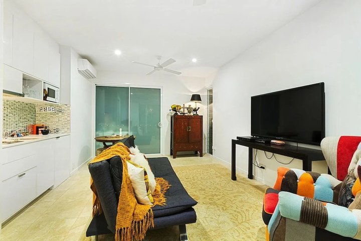 Room 4 of 11