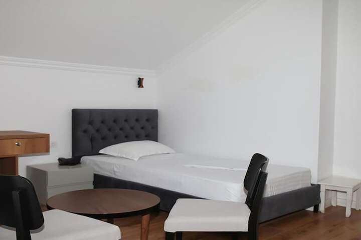 Room 11 of 37