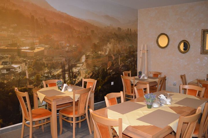 Dining 70 of 78