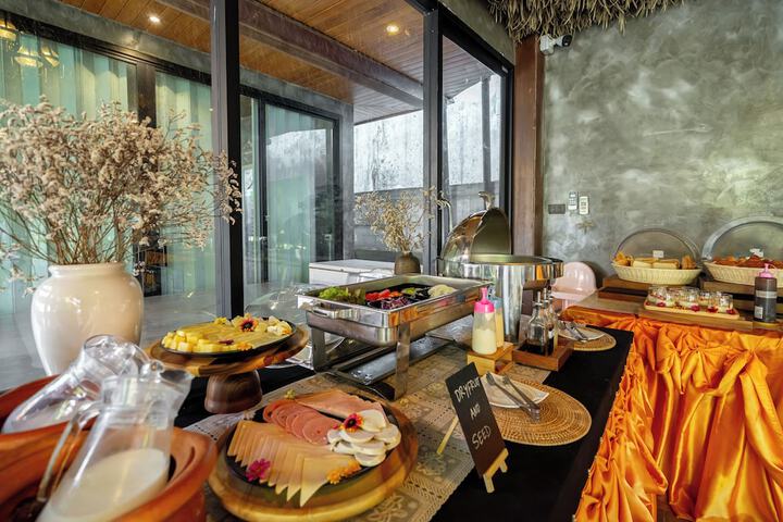 Dining 106 of 134