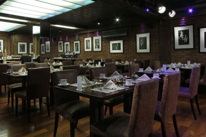 Dining 84 of 110
