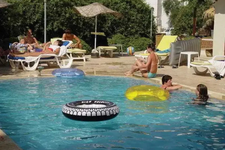 Pool 4 of 9