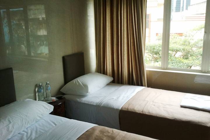 Room 8 of 19