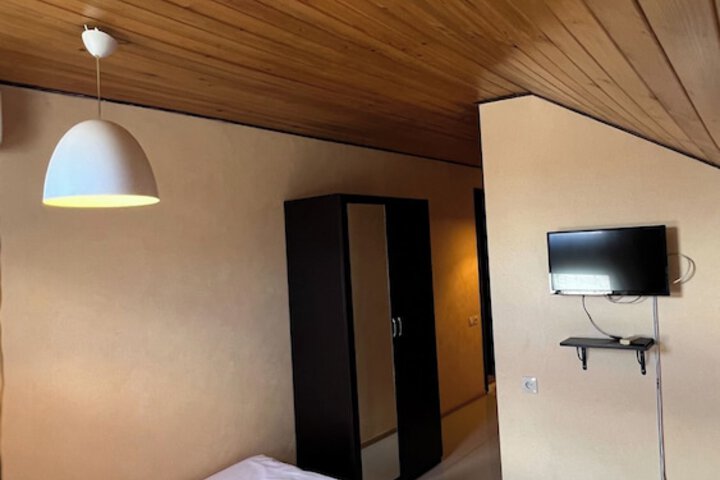 Room 32 of 50