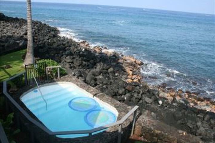 Photo of Kona Bay Seaclusion Oceanfront by RedAwning