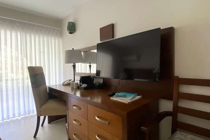 Room 53 of 204