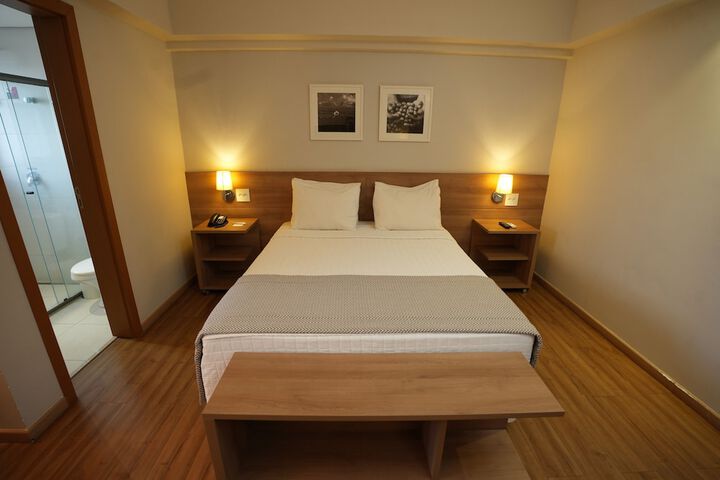 Room 34 of 66