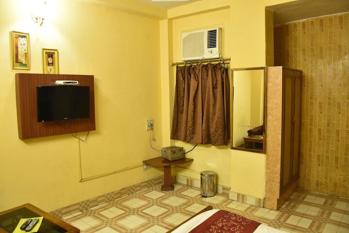 Room 4 of 19