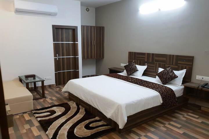 Room 4 of 42