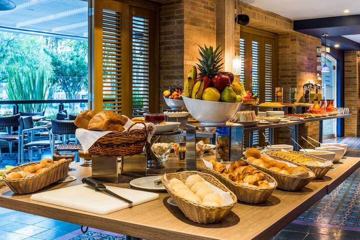 Breakfast/Coffee Service 29 of 37