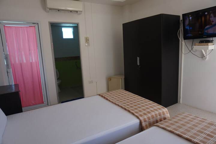 Room 11 of 25