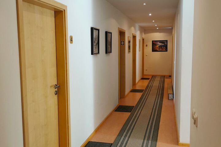 Ballroom/Hall 8 of 11