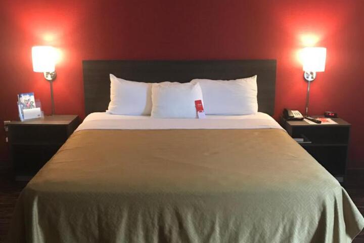 1 King Bed Accessible