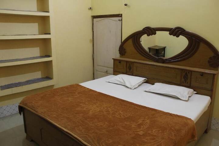 Room 12 of 43