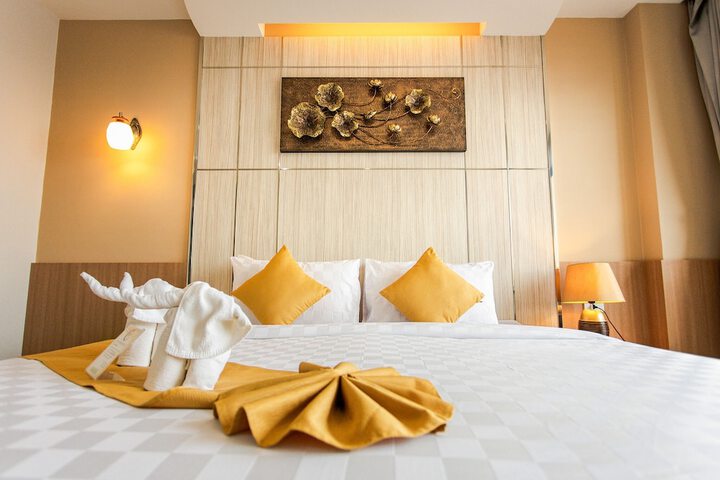 Room 52 of 214