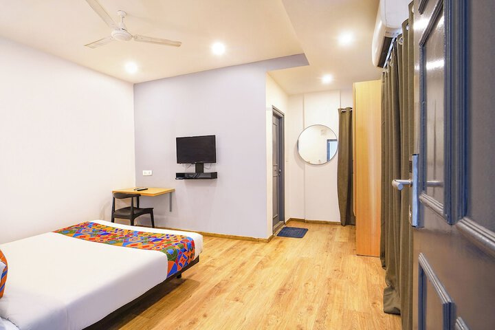Room 17 of 28