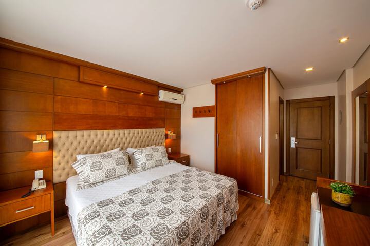 Room 18 of 164